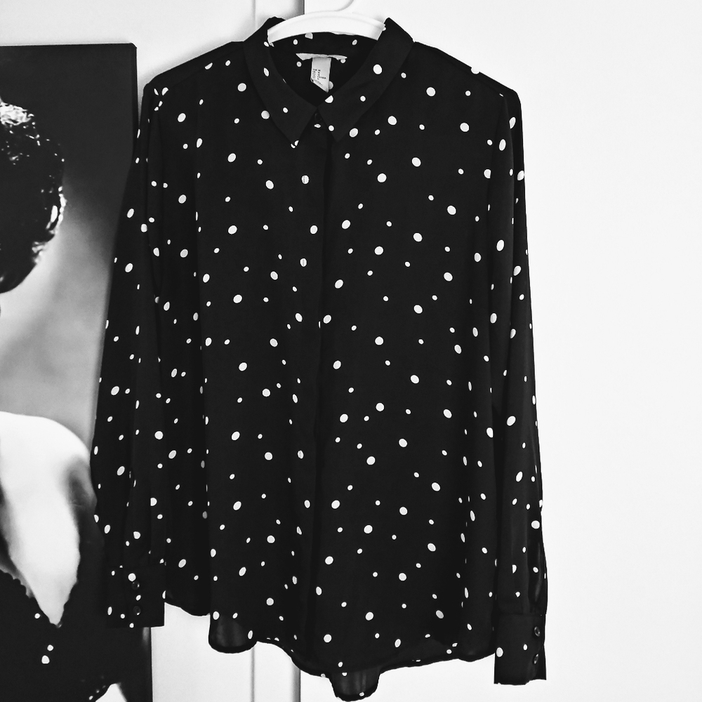H&M Long sleeve button-down polka dot collar shirt